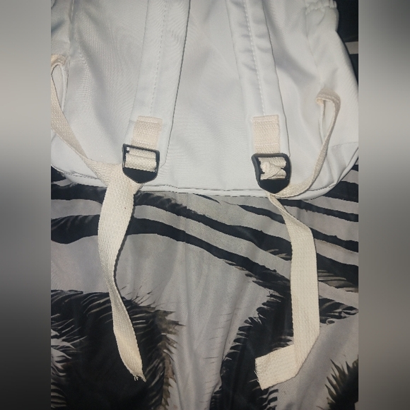 Men White Cloth Bagpack - Picture 5 of 15